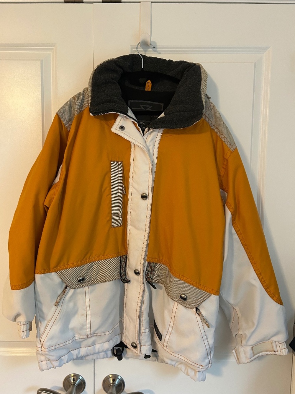 Sunice vintage Y2K color block ski snowboard jacket orange white gray